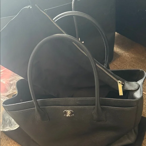 Chanel Executive Black Tote Bag - Picture 6 of 16